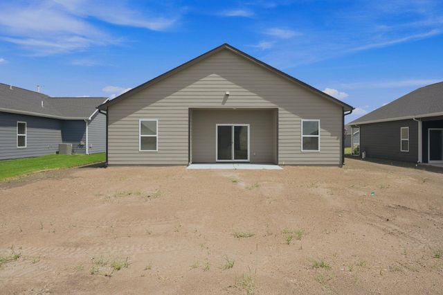 1562 N Emerald Valley Dr, Mulvane, KS 67110