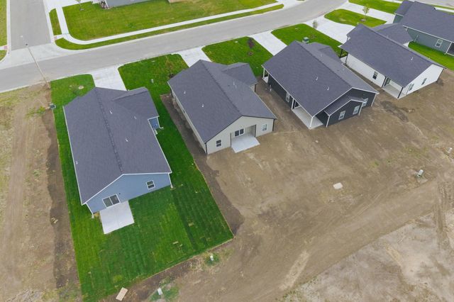 1562 N Emerald Valley Dr, Mulvane, KS 67110