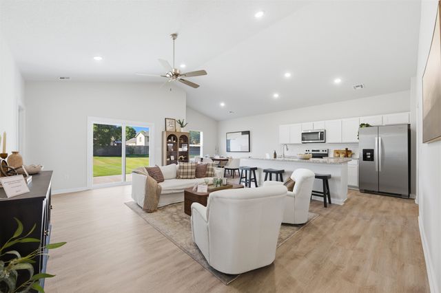 1562 N Emerald Valley Dr, Mulvane, KS 67110