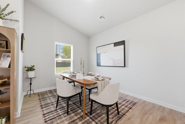 1562 N Emerald Valley Dr, Mulvane, KS 67110