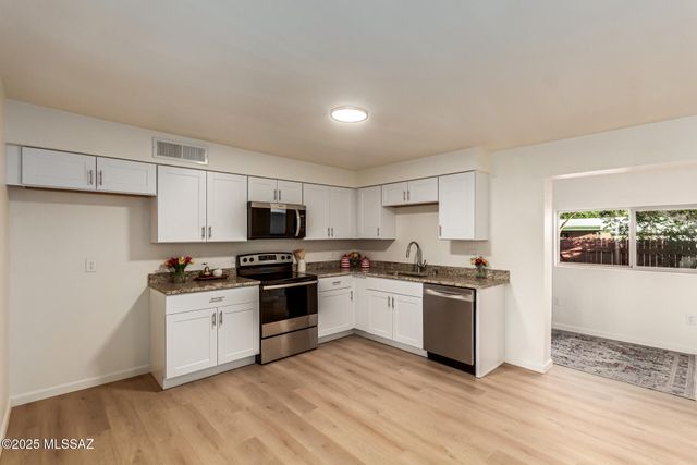 45 S Azurite Drive, Tucson, AZ 85745