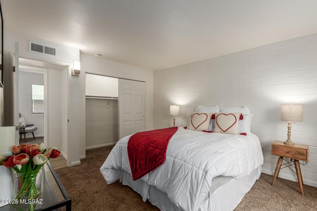 45 S Azurite Drive, Tucson, AZ 85745