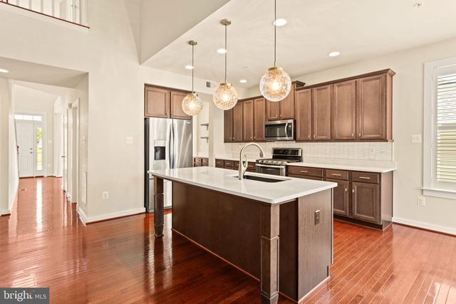 1112 SAXTON DR, Frederick, MD 21702