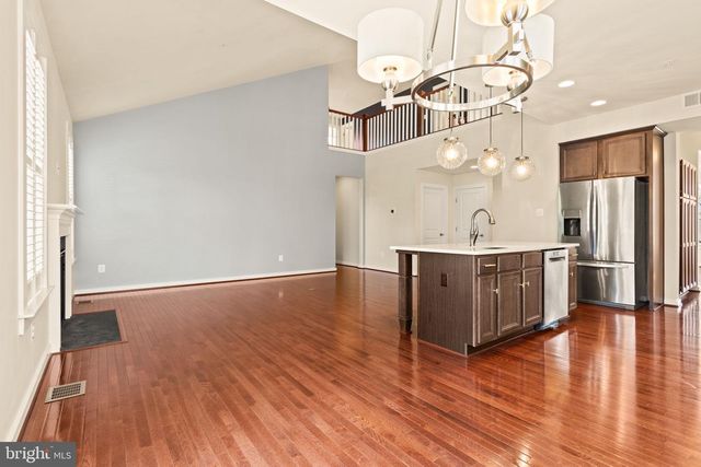 1112 SAXTON DR, Frederick, MD 21702
