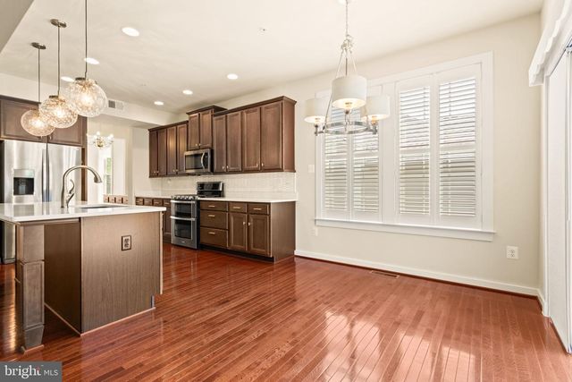 1112 SAXTON DR, Frederick, MD 21702