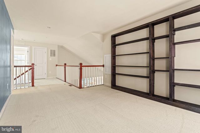 1112 SAXTON DR, Frederick, MD 21702