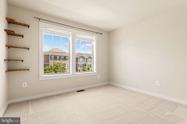 1112 SAXTON DR, Frederick, MD 21702