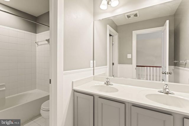 1112 SAXTON DR, Frederick, MD 21702
