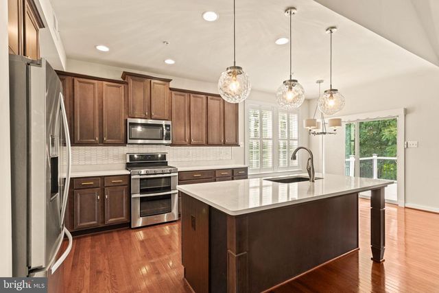 1112 SAXTON DR, Frederick, MD 21702