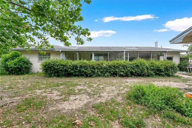 2201 WASHINGTON AVENUE, Eustis, FL 32726