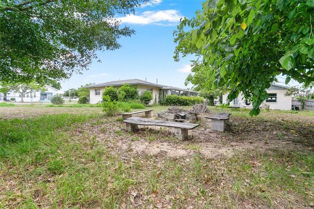 2201 WASHINGTON AVENUE, Eustis, FL 32726