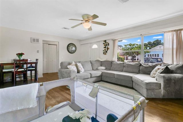 2201 WASHINGTON AVENUE, Eustis, FL 32726