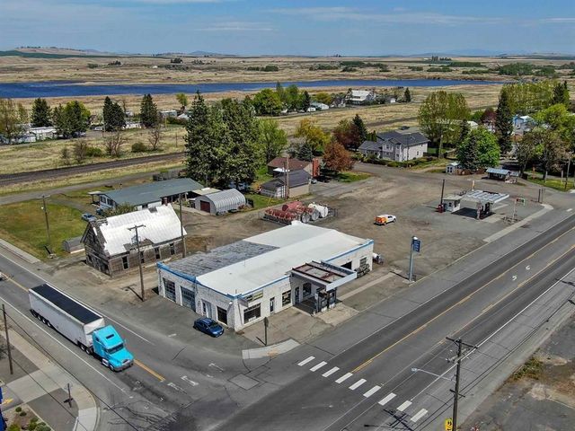 110 E Broadway Ave, Reardan, WA 99029