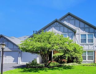 927 Kilkenny Drive A, Wheaton, IL 60189