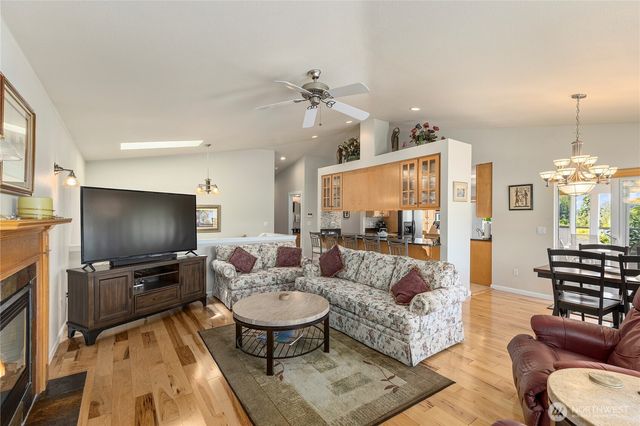 6027 Osprey Circle, Bremerton, WA 98312