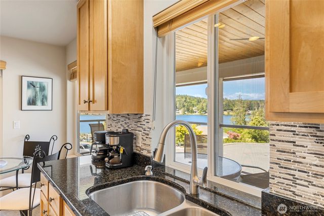 6027 Osprey Circle, Bremerton, WA 98312