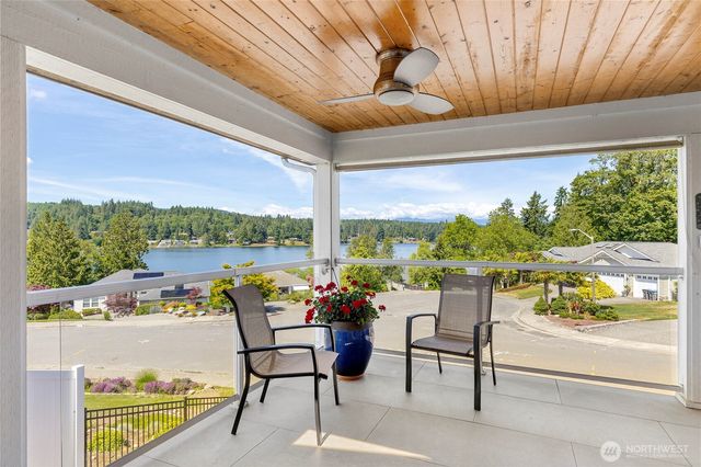 6027 Osprey Circle, Bremerton, WA 98312