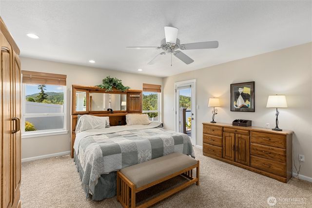 6027 Osprey Circle, Bremerton, WA 98312
