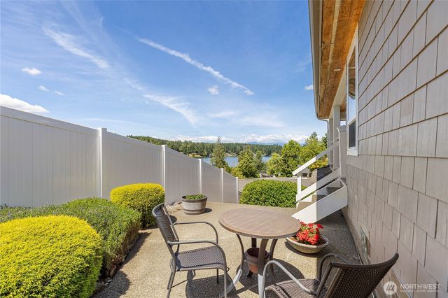 6027 Osprey Circle, Bremerton, WA 98312
