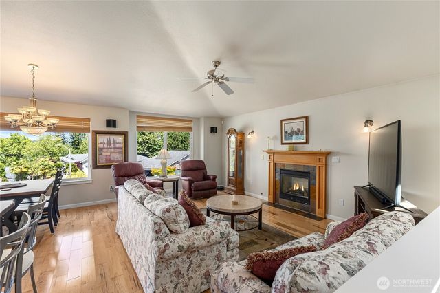 6027 Osprey Circle, Bremerton, WA 98312