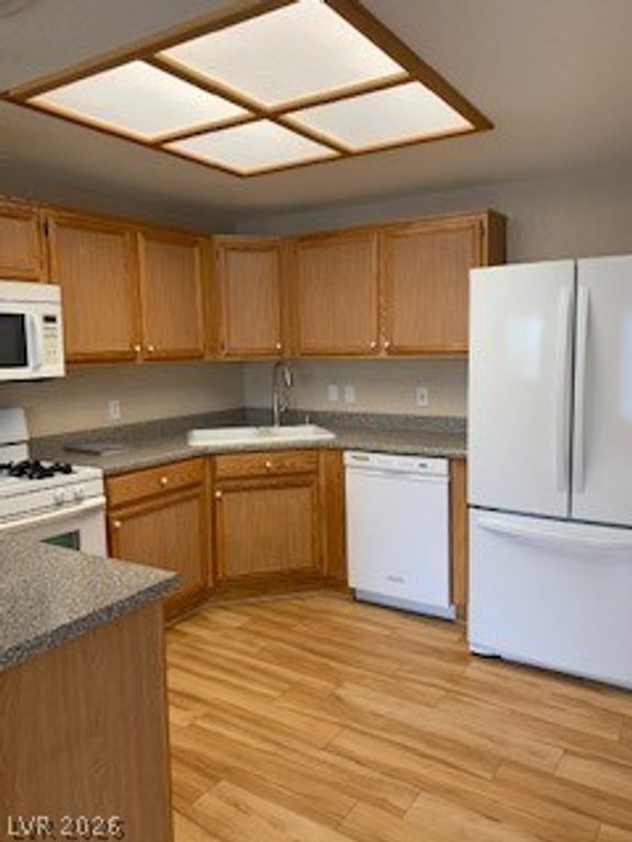 Image 5 of property listing at 9470 Peace Way 243, Las Vegas, NV 89147