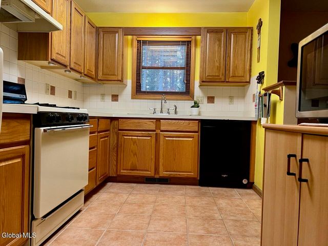 32 Linette Lane, Queensbury, NY 12804