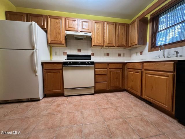 32 Linette Lane, Queensbury, NY 12804