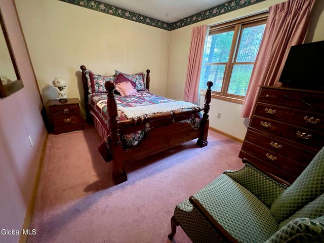 32 Linette Lane, Queensbury, NY 12804