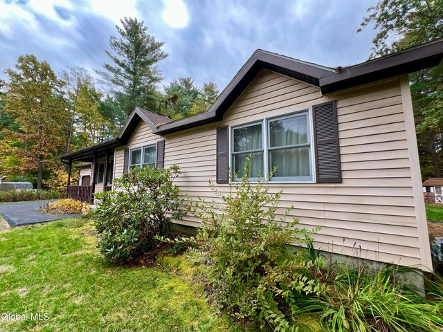 32 Linette Lane, Queensbury, NY 12804
