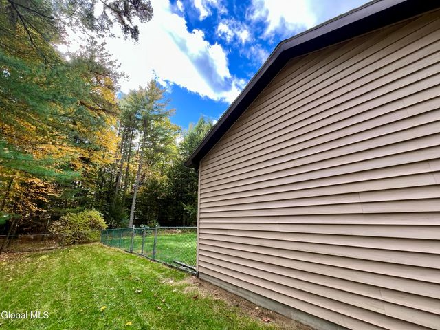 32 Linette Lane, Queensbury, NY 12804