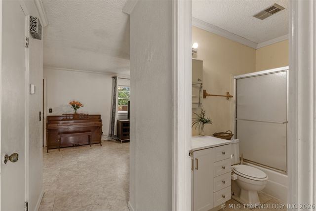 11411 E 37th Place, Tulsa, OK 74146