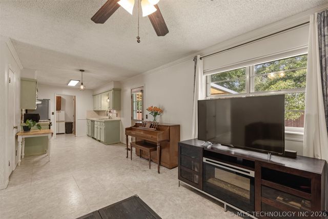 11411 E 37th Place, Tulsa, OK 74146