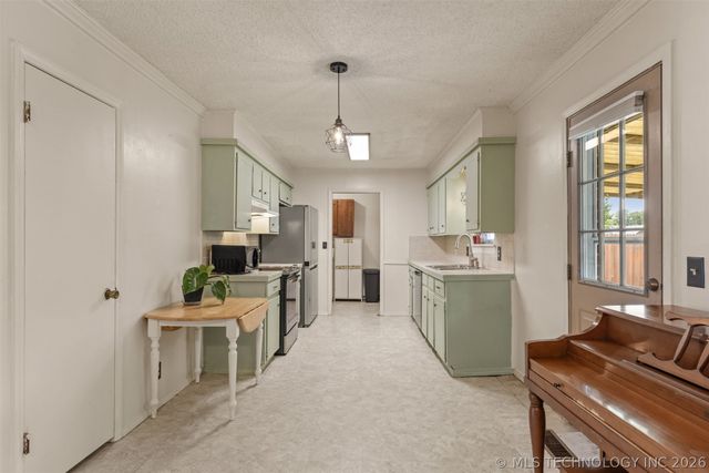 11411 E 37th Place, Tulsa, OK 74146