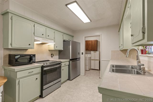 11411 E 37th Place, Tulsa, OK 74146