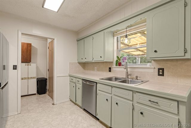 11411 E 37th Place, Tulsa, OK 74146