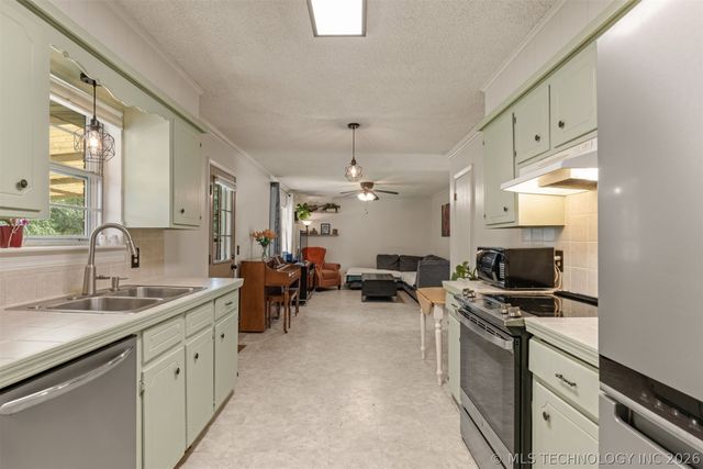 11411 E 37th Place, Tulsa, OK 74146