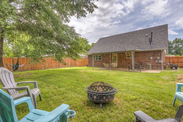 11411 E 37th Place, Tulsa, OK 74146
