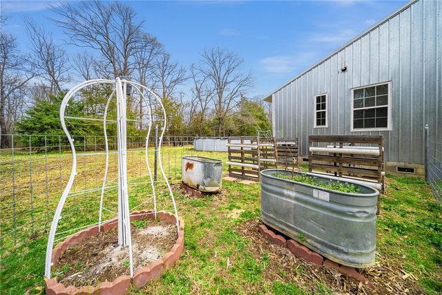 12107 Volcano Road, West Fork, AR 72774