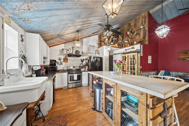 12107 Volcano Road, West Fork, AR 72774