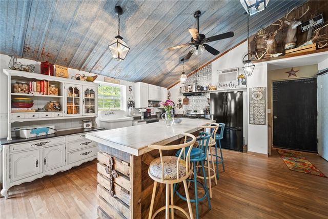 12107 Volcano Road, West Fork, AR 72774