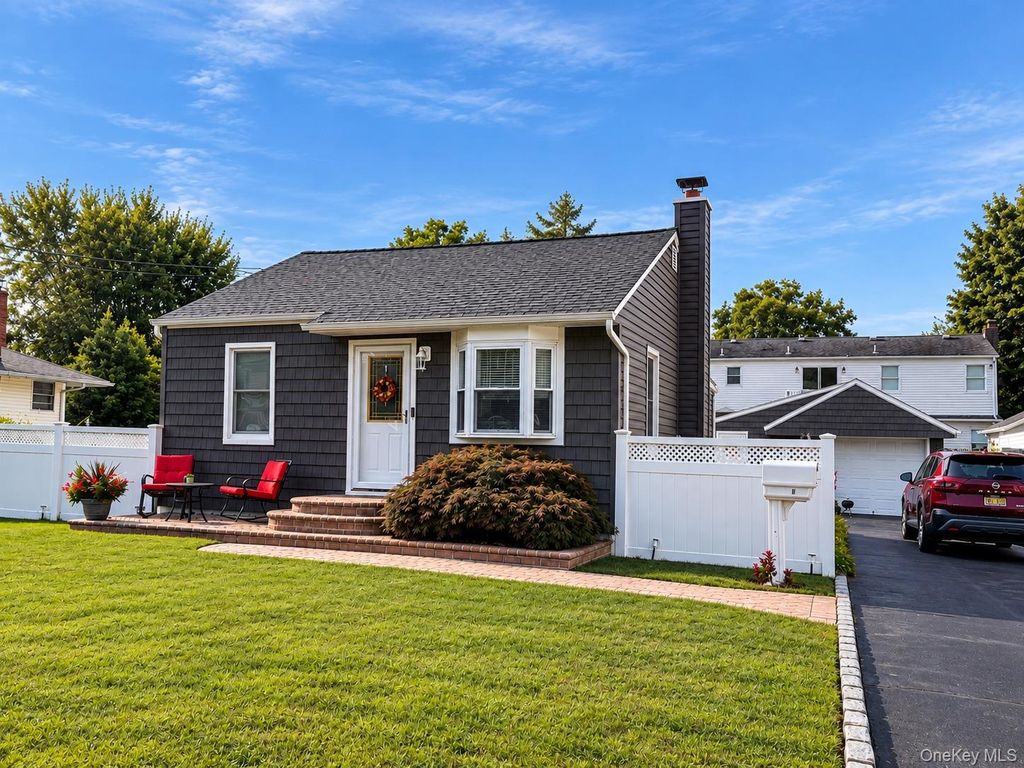 1467 4th Street, West Babylon, NY 11704 — exterior