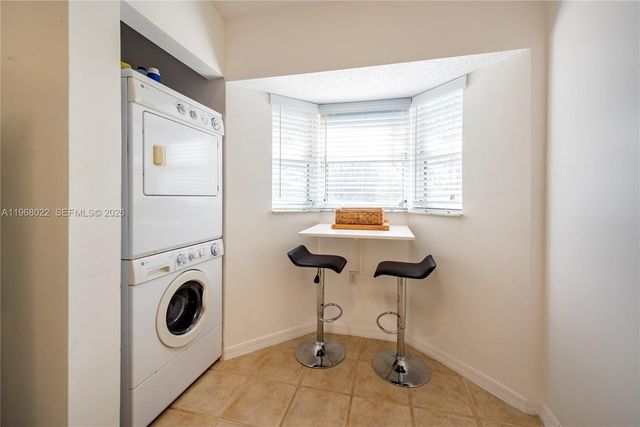 2151 NW 77th Way 203, Pembroke Pines, FL 33024