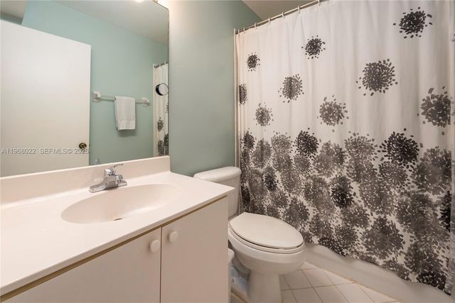 2151 NW 77th Way 203, Pembroke Pines, FL 33024