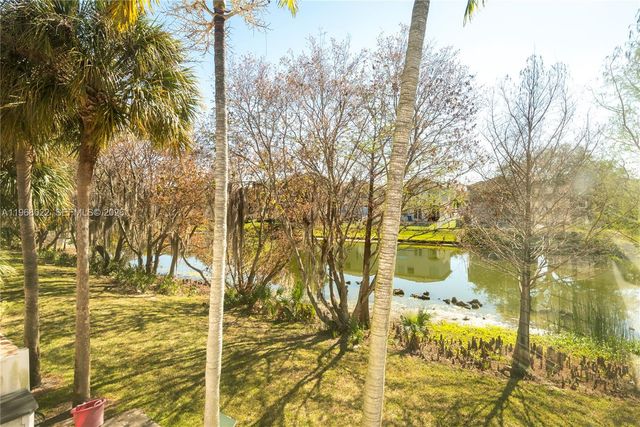 2151 NW 77th Way 203, Pembroke Pines, FL 33024