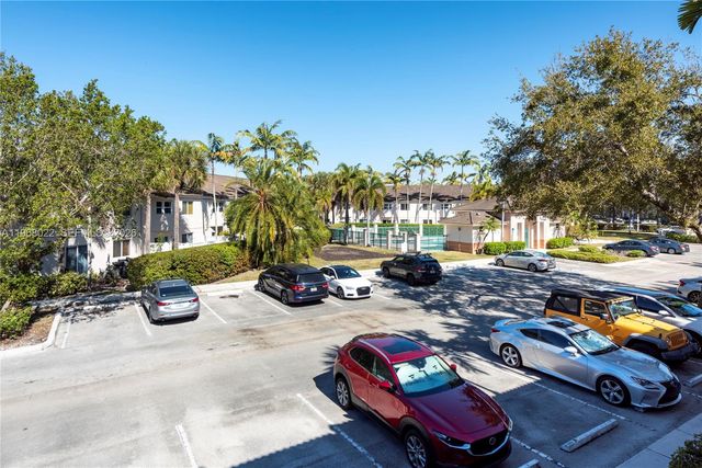 2151 NW 77th Way 203, Pembroke Pines, FL 33024