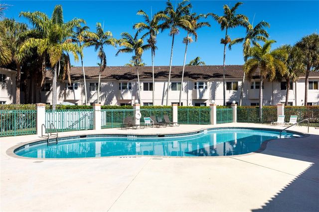 2151 NW 77th Way 203, Pembroke Pines, FL 33024