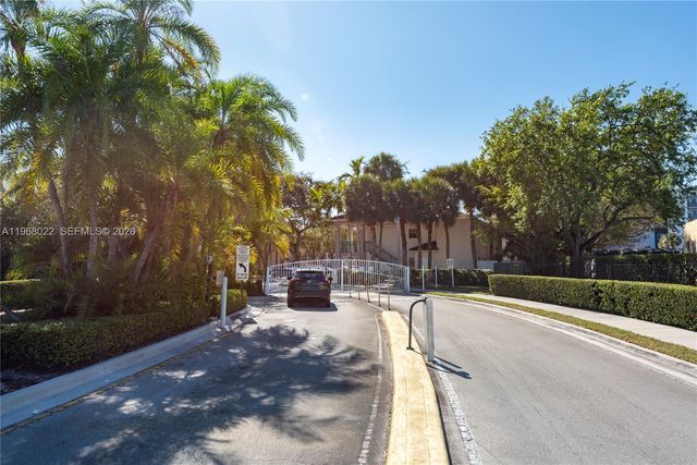 2151 NW 77th Way 203, Pembroke Pines, FL 33024