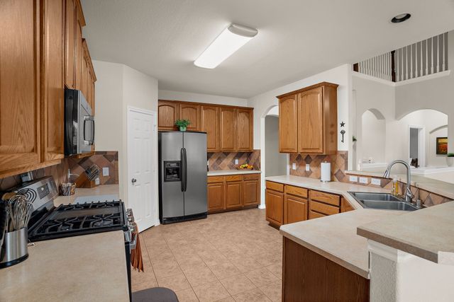 221 Villanova Drive, Van Alstyne, TX 75495