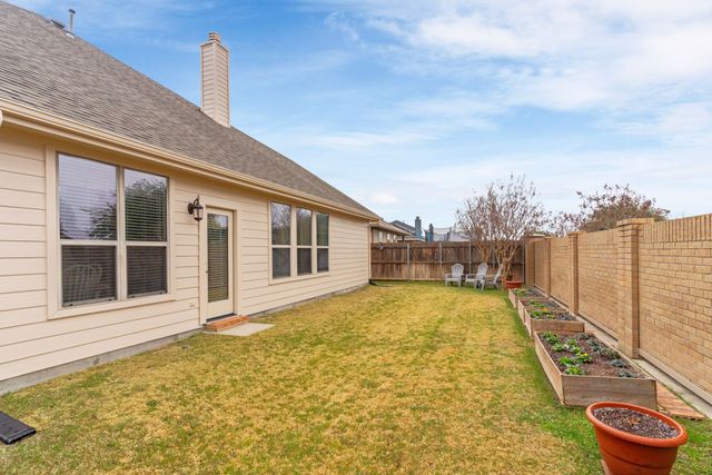 221 Villanova Drive, Van Alstyne, TX 75495