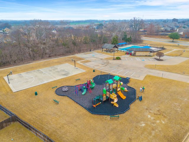 221 Villanova Drive, Van Alstyne, TX 75495